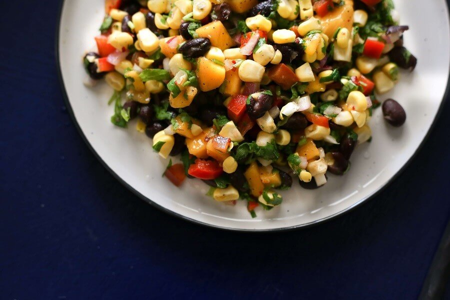 סלט תירס ושעועית שחורה בבלוג כל הדברים הטובים